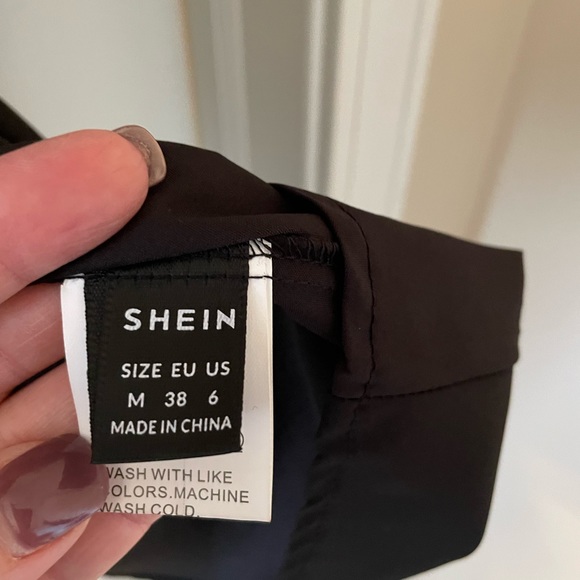 Black dress - Picture 4 of 5